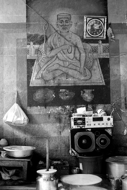 10_varanasi.wallpainting.blackandwhite.india.jpg